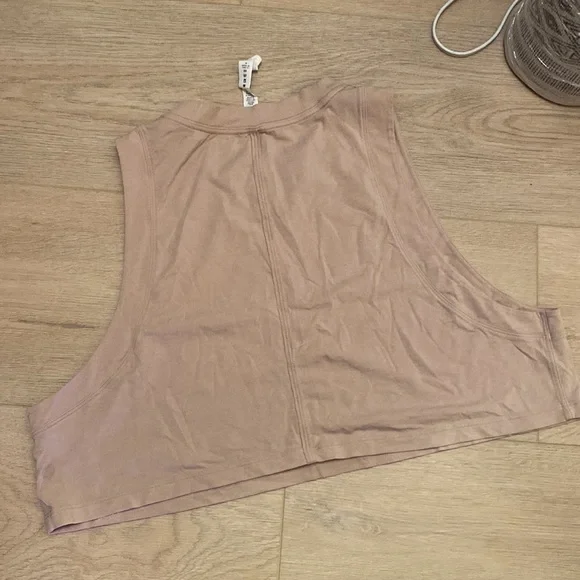 Lululemon tank - Picture 5 of 5